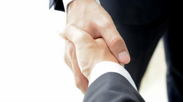 Two people shaking hands on a partnership